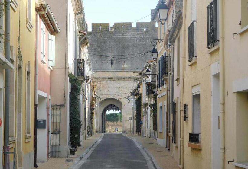 هتل Hôtel Restaurant Chez Carrière