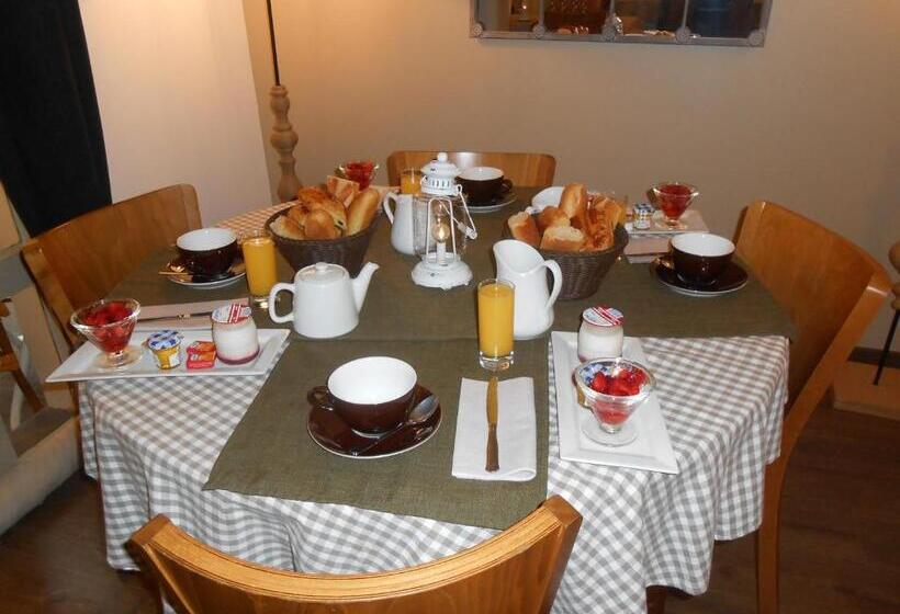 هتل Hôtel Restaurant Chez Carrière