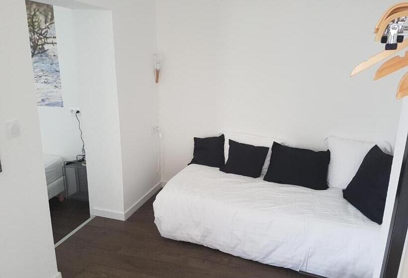 هتل Hôtel Restaurant Chez Carrière