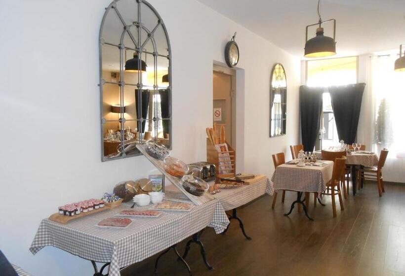 هتل Hôtel Restaurant Chez Carrière