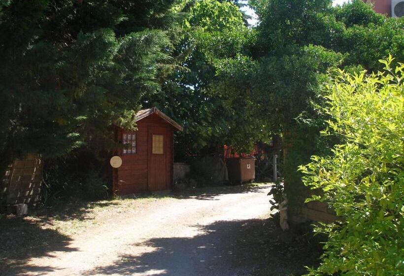 هتل La Chaumiere