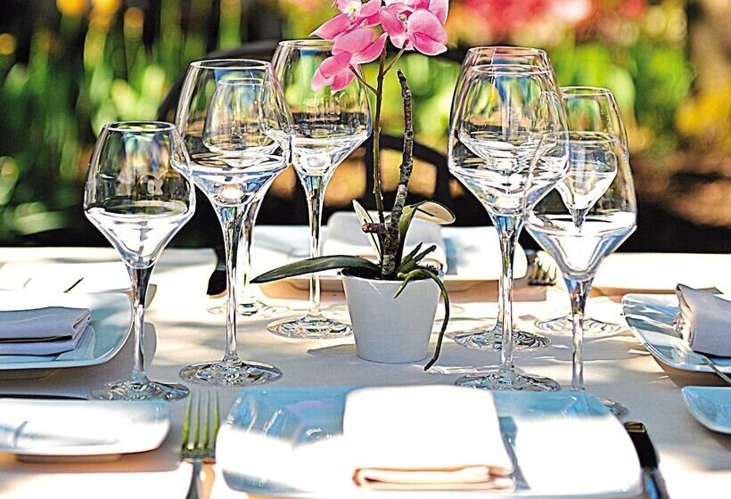 هتل Logis Hôtel Le Relais Louis Xi