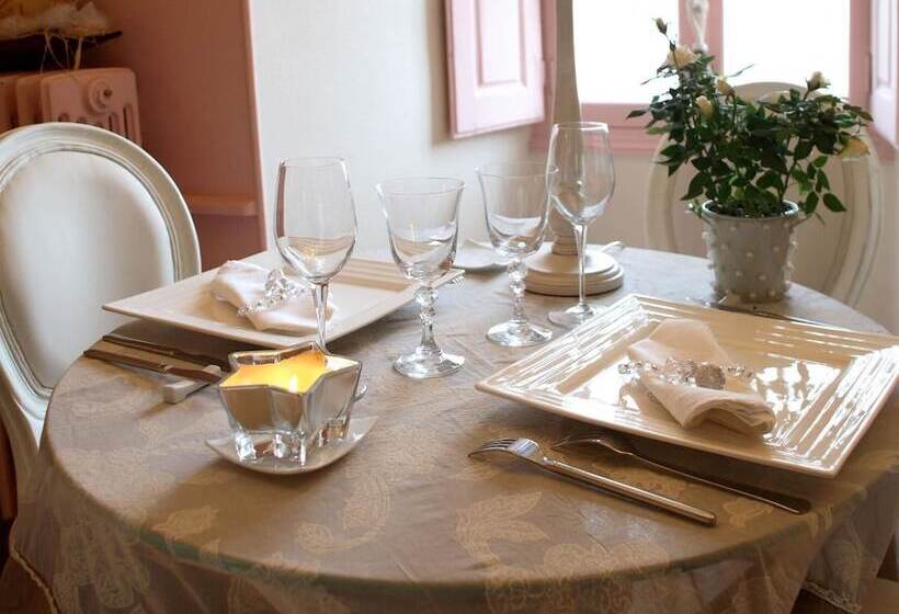 هتل Logis Hôtel Le Relais Louis Xi