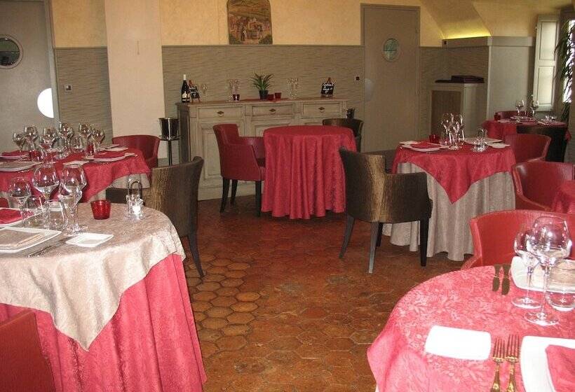 هتل Logis Hôtel Le Relais Louis Xi