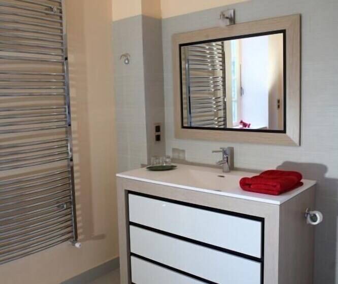 هتل Logis Hôtel Le Relais Louis Xi