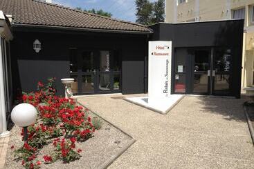 هتل Logis Le Relais De Sassenage