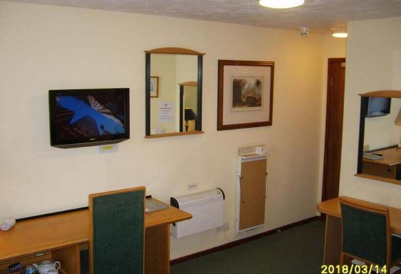 هتل Redwings Lodge Sawtry Huntingdon