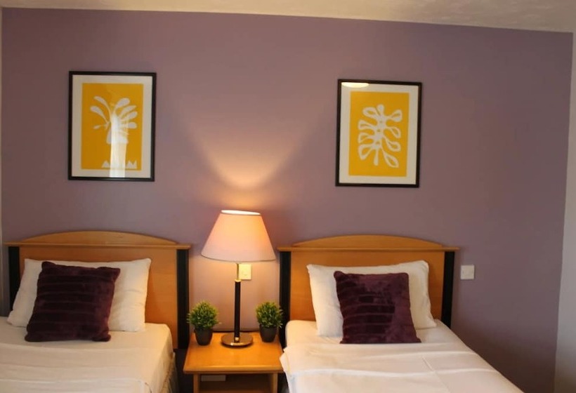 هتل Redwings Lodge Sawtry Huntingdon