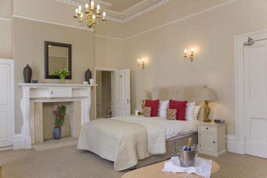هتل The Cheltenham Townhouse And Apartments