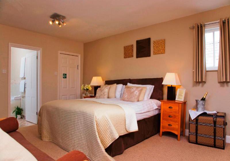 هتل The Cheltenham Townhouse And Apartments