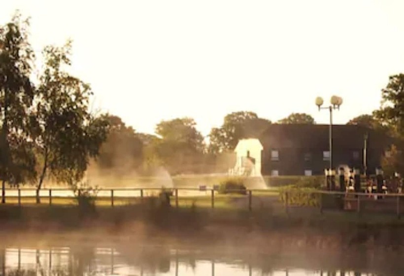 فندق Weald Of Kent Golf Course And