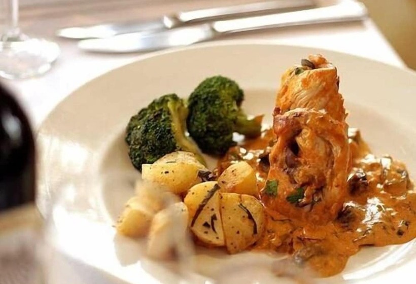 펜션 La Fontana Italian Restaurant With Rooms
