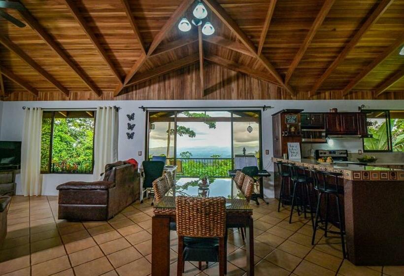 Bromelia House