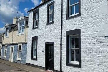 Character Cottage In Centre Of Moffat