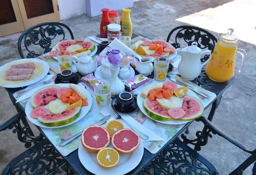 مسافرخانه Chez Chantal House