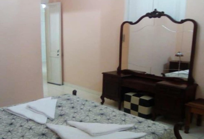 مسافرخانه Chez Chantal House