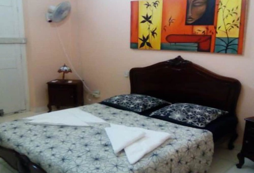 مسافرخانه Chez Chantal House