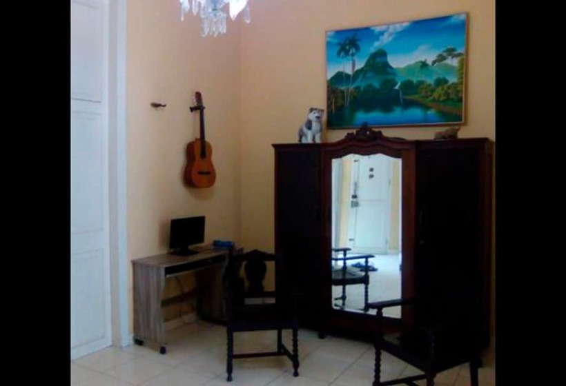 مسافرخانه Chez Chantal House