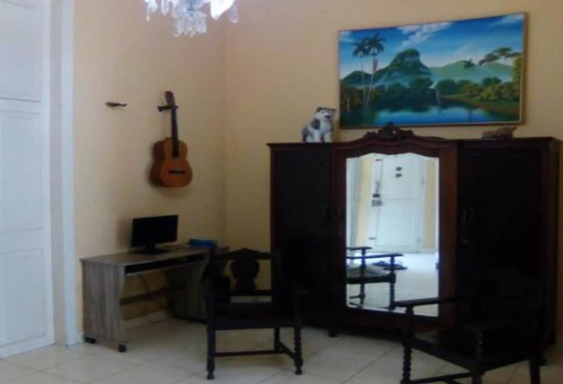 مسافرخانه Chez Chantal House