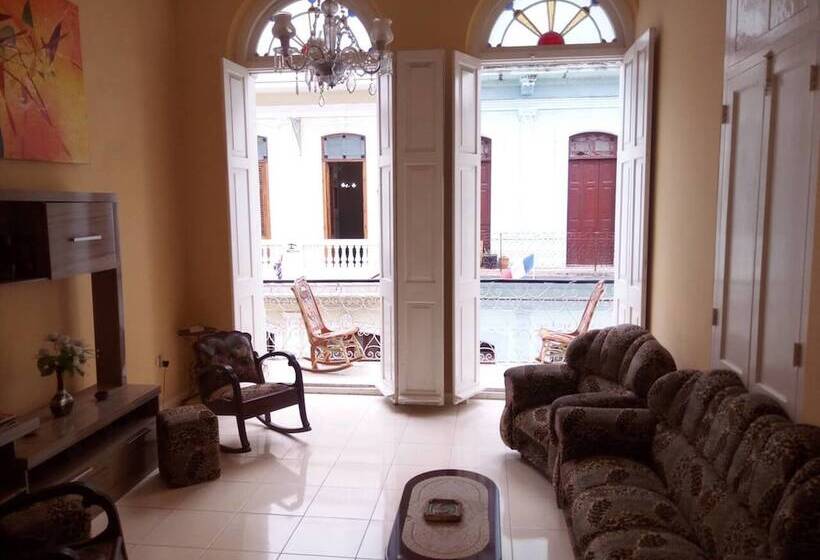 مسافرخانه Chez Chantal House