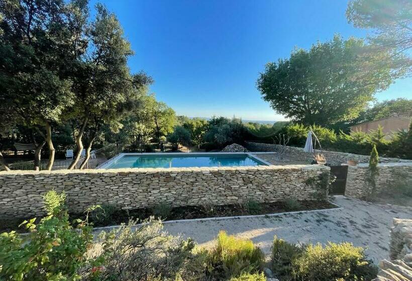 Le Jardin Sur La Colline