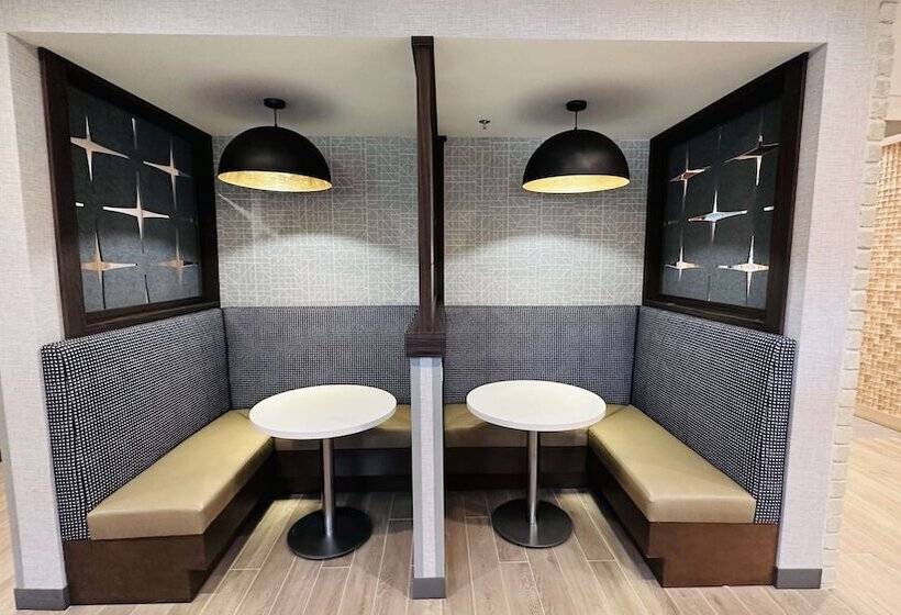 هتل Hampton Inn & Suites Weatherford