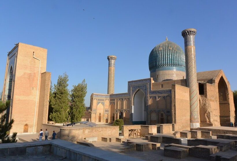 בית מלון כפרי Hilton Garden Inn Samarkand