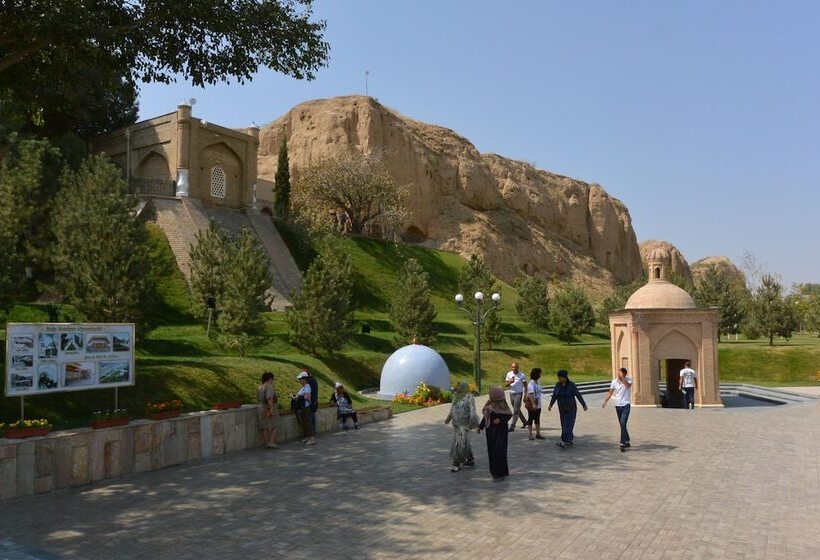 בית מלון כפרי Hilton Garden Inn Samarkand