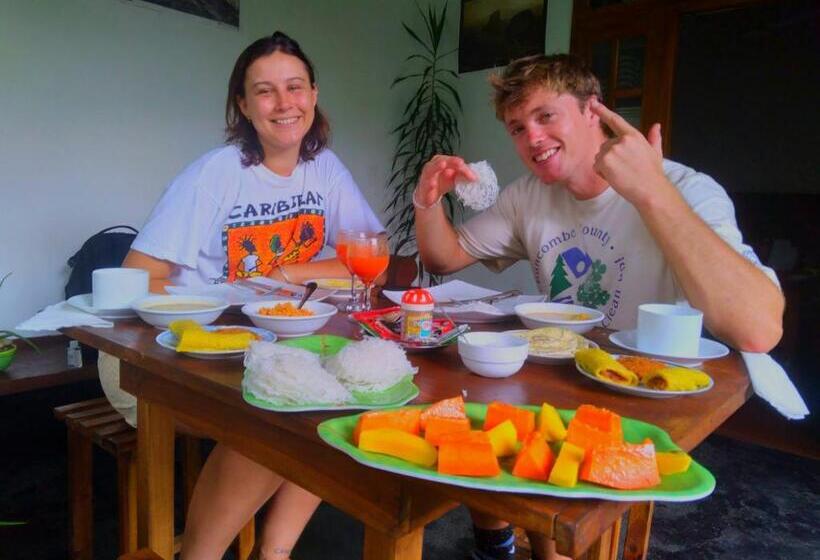 تختخواب و صبحانه Aloe Vera Guest House