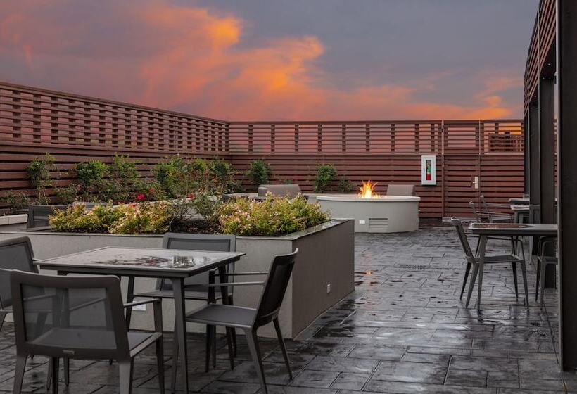 هتل Courtyard By Marriott Conway