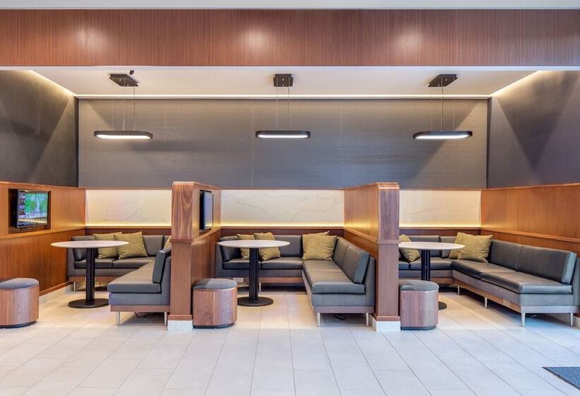 هتل Courtyard By Marriott Conway