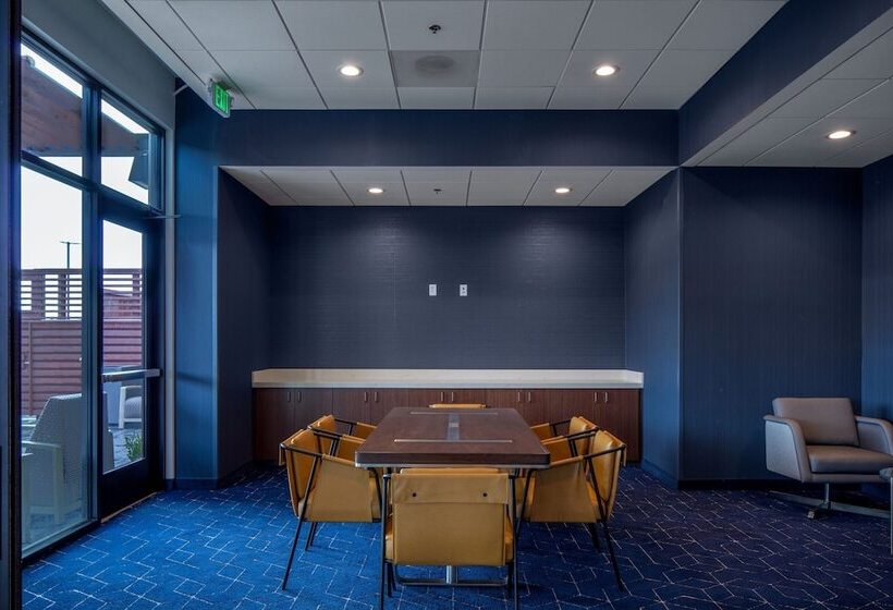هتل Courtyard By Marriott Conway