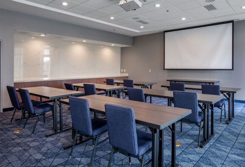 هتل Courtyard By Marriott Conway