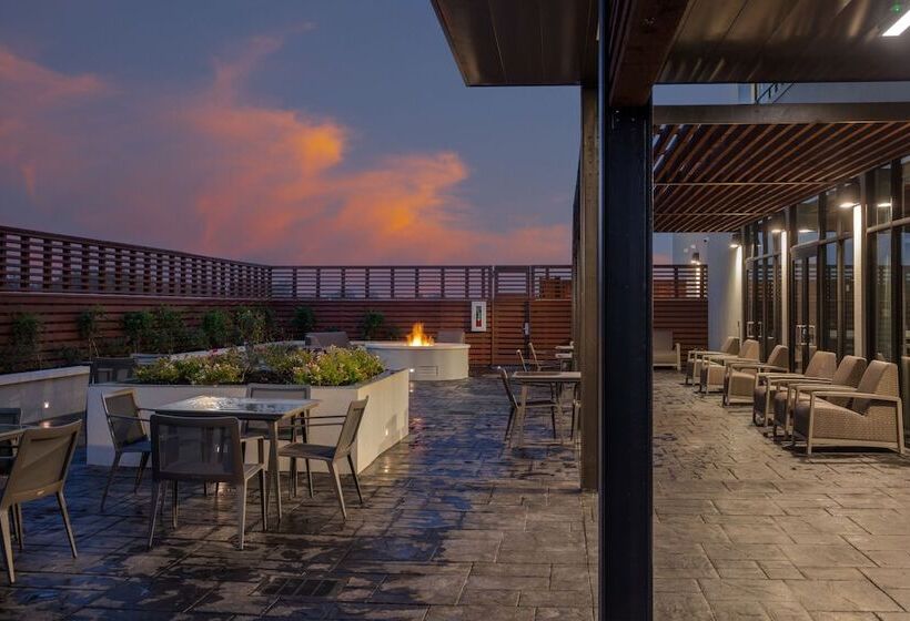 هتل Courtyard By Marriott Conway