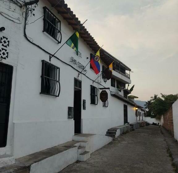 هتل Gran Girones
