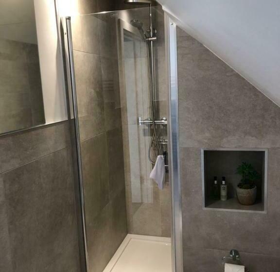 Oakworth Lodge New Self Contained Studio
