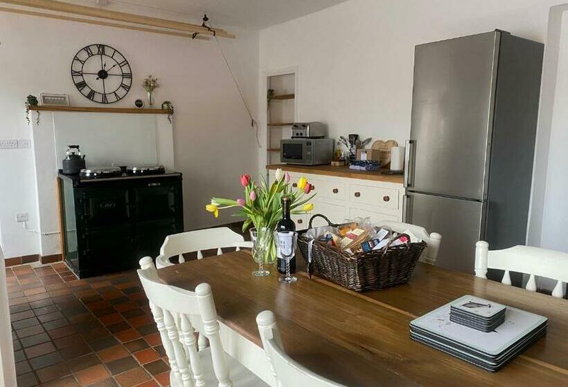 Pembrokeshire Near The Beach With A Heated Pool