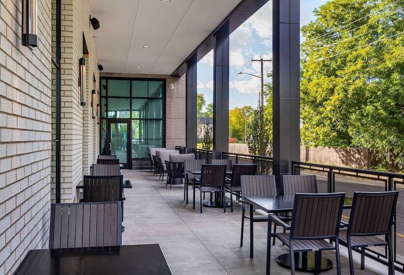 Cambria Hotel New Haven University Area