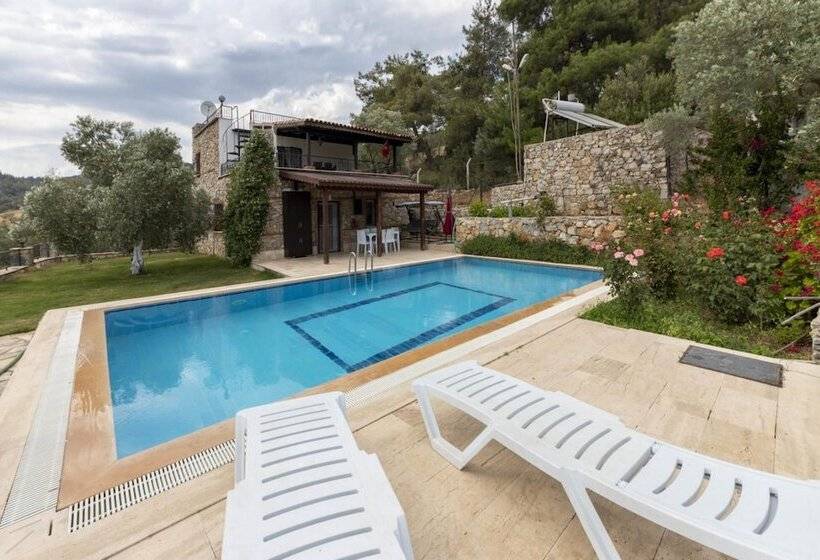 Splendid Villa Surrounded By Nature Near Milas Bodrum Airport