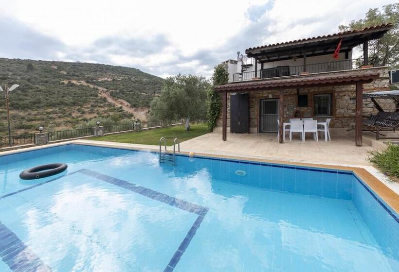 Splendid Villa Surrounded By Nature Near Milas Bodrum Airport