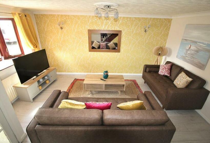 3 Bed House   Garden & Parking   Quiet Cul De Sac