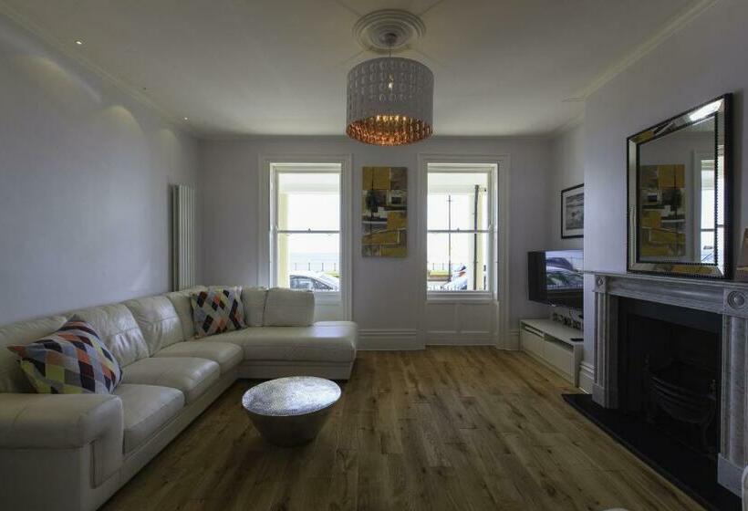 Wellington View: Ground Floor Apartment With Sea Views And Garden