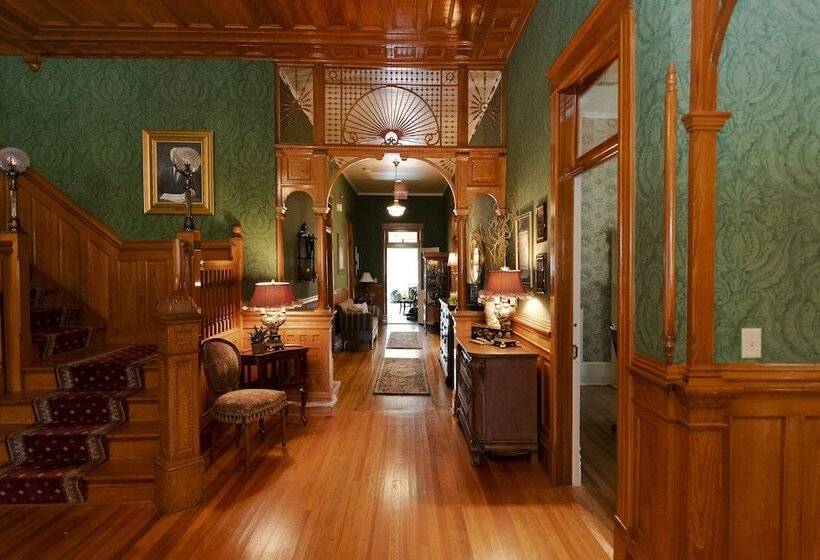 فندق صغير Captain Henderson House