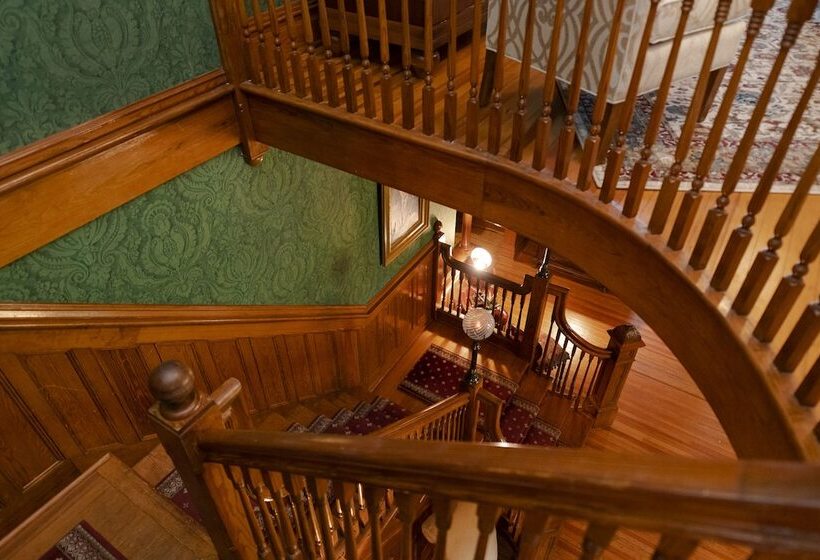 فندق صغير Captain Henderson House