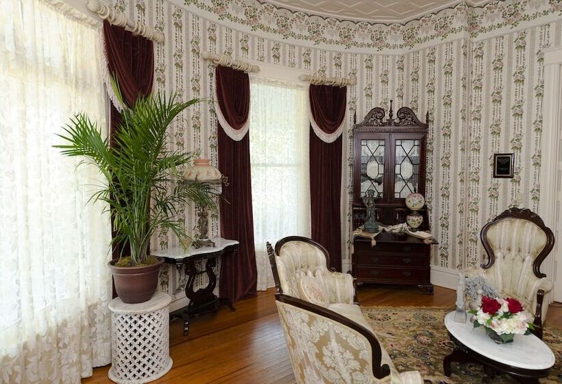 فندق صغير Captain Henderson House