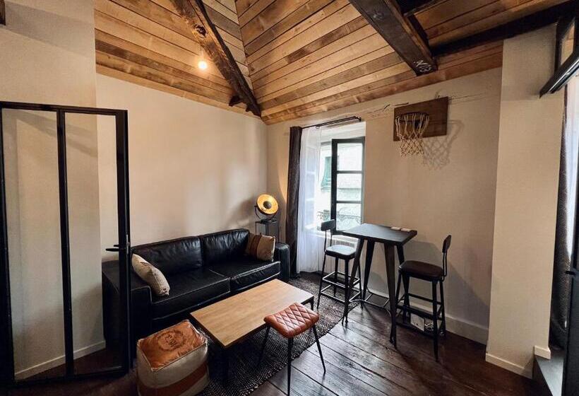 호텔 Les Suites De La Tour D Embas