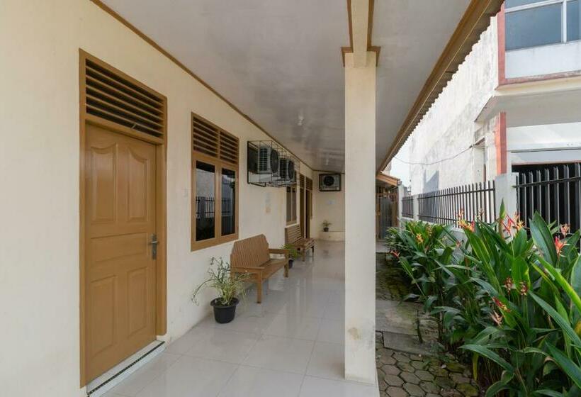 هتل Reddoorz Near Rs Awal Bros Sudirman Pekanbaru
