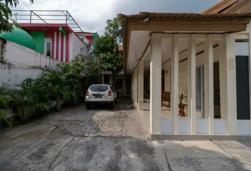 هتل Reddoorz Near Rs Awal Bros Sudirman Pekanbaru