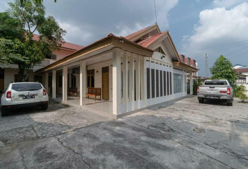 هتل Reddoorz Near Rs Awal Bros Sudirman Pekanbaru