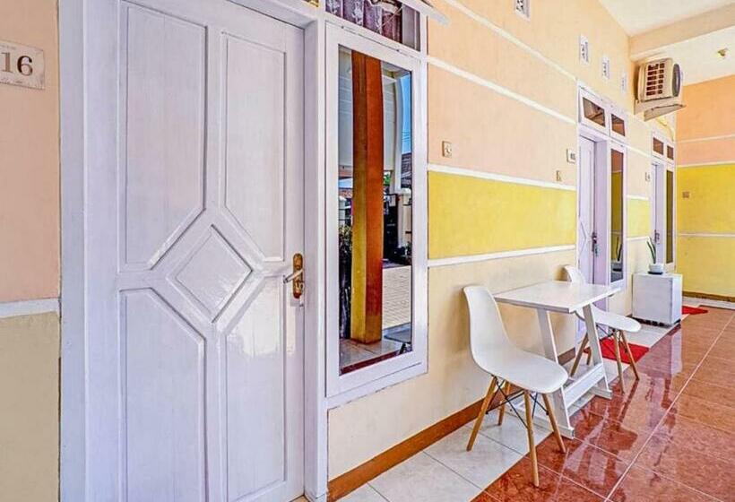 هتل Reddoorz Syariah @ Aura Homestay